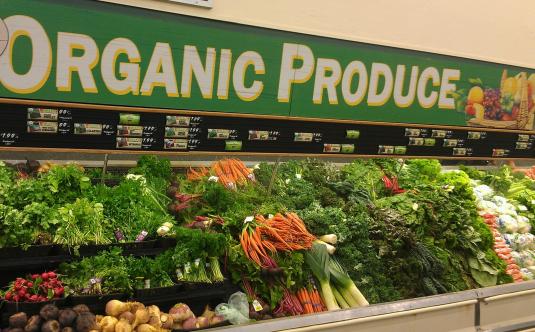 Organic-Produce-in-Grocery-Store-Photo