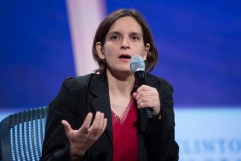 esther-dulfo-speaking-mit_0