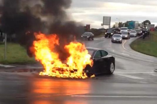 Tesla-Model-S-fire